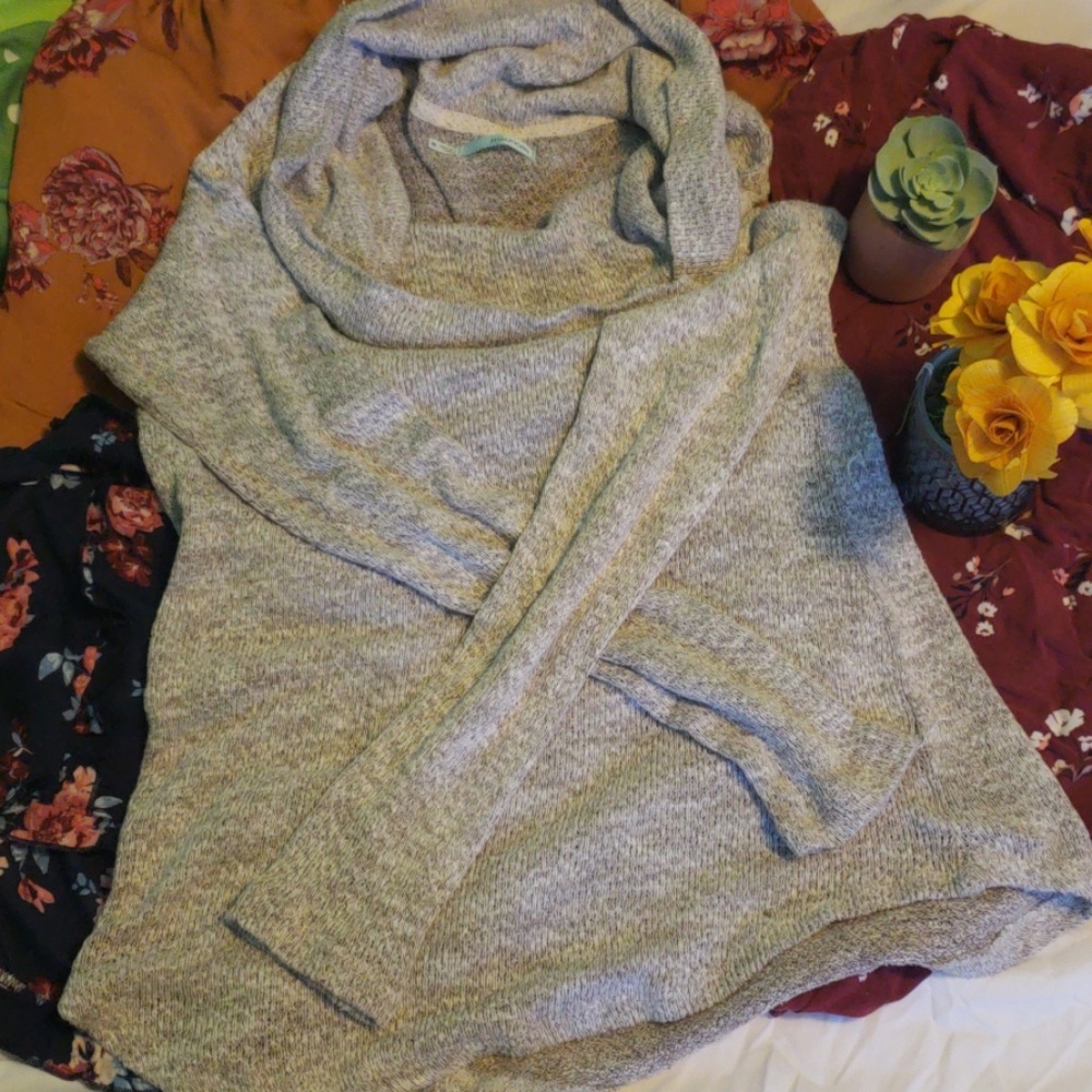 Crowl neck sweater